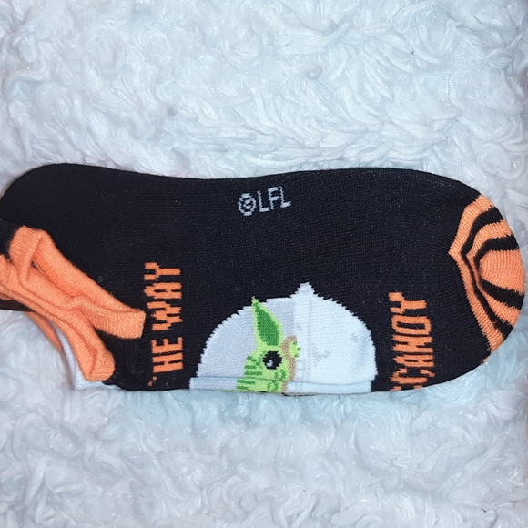 STAR WARS' THE MANDALORIAN BABY YODA HALLOWEEN 5 PAIR NO SHOW SOCK SET - Picture 9 of 9